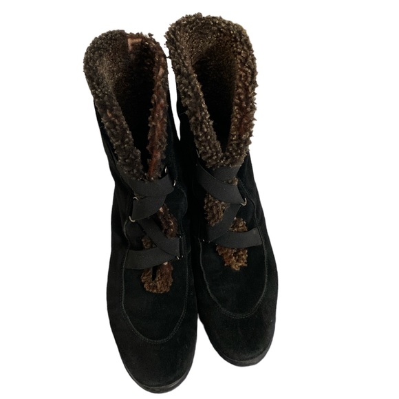 Stuart Weitzman Genuine Shearling Black Suede Velcro Boots - Picture 3 of 8
